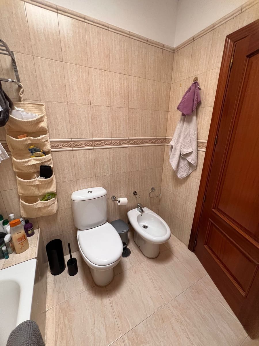 4 sypialnia Dom na sprzedaż w Costa Adeje z basenem garażem - 560 000 € (Ref: 9683365)