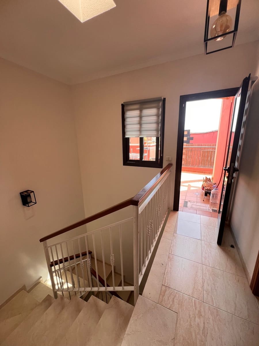 4 sypialnia Dom na sprzedaż w Costa Adeje z basenem garażem - 560 000 € (Ref: 9683365)