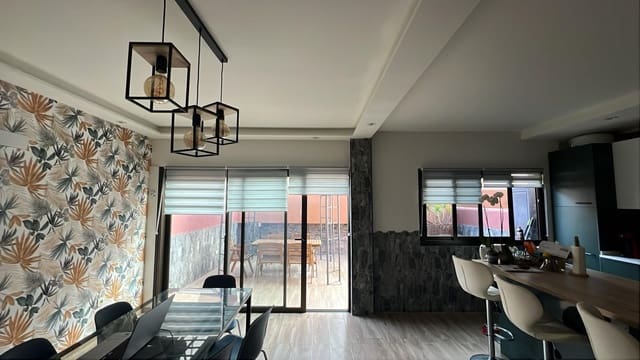 4 sypialnia Dom na sprzedaż w Costa Adeje, Adeje z basenem garażem - 560 000 € (Ref: 9683365)