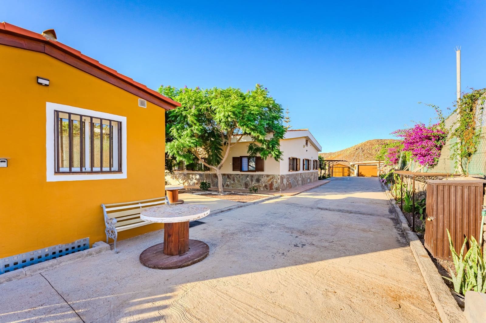 3 bedroom Villa for sale in San Miguel de Abona with pool garage - € 740,000 (Ref: 9800340)