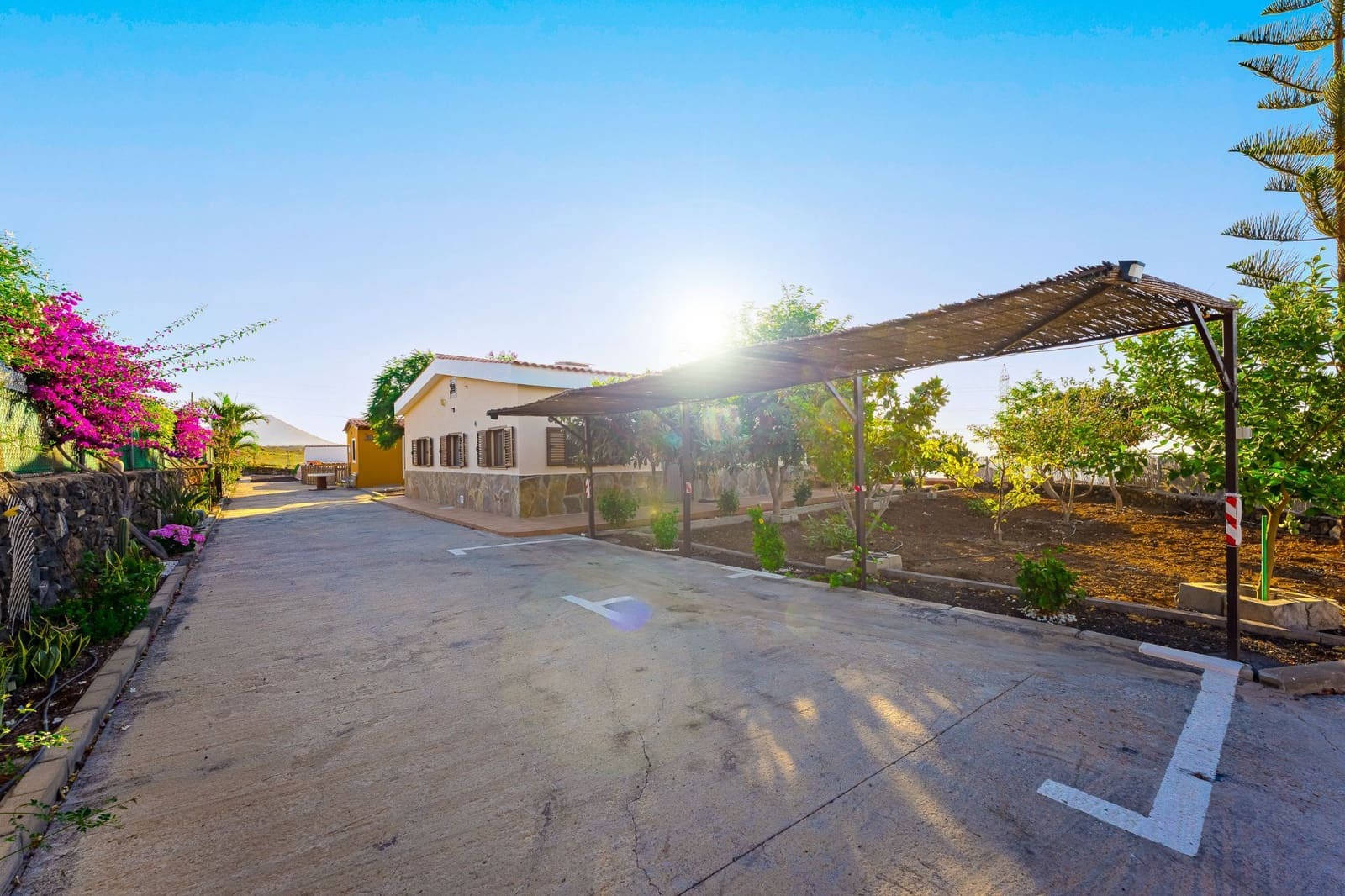 3 bedroom Villa for sale in San Miguel de Abona with pool garage - € 740,000 (Ref: 9800340)