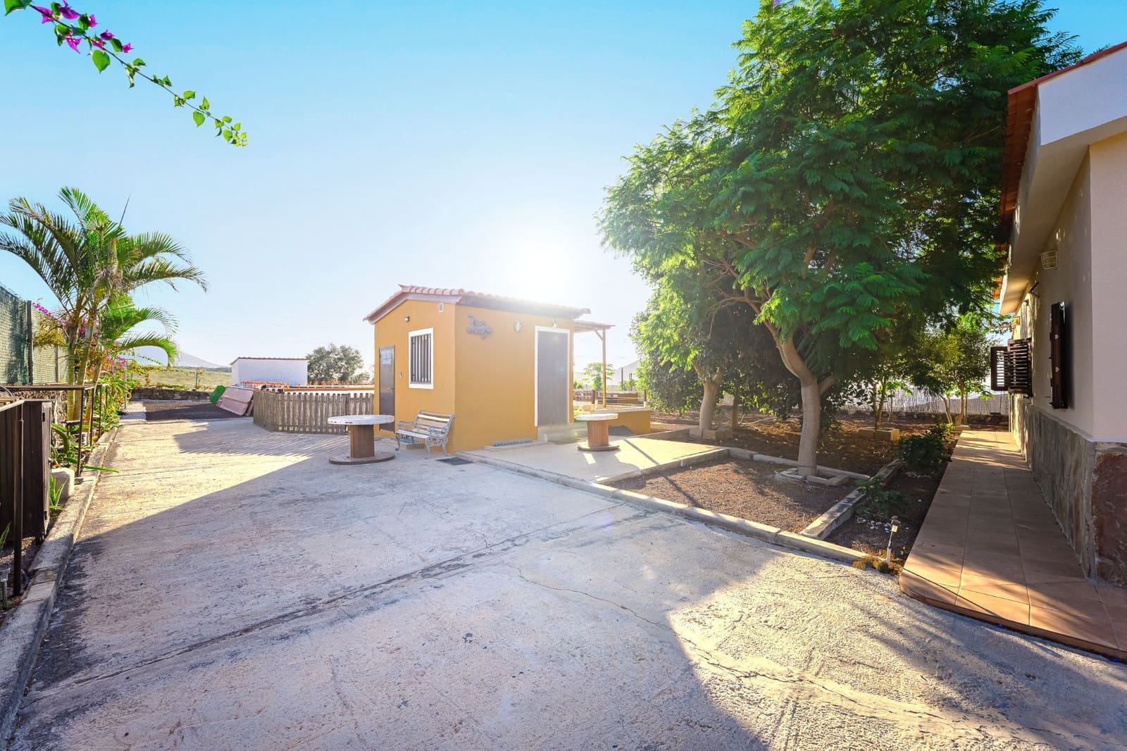 3 bedroom Villa for sale in San Miguel de Abona with pool garage - € 740,000 (Ref: 9800340)
