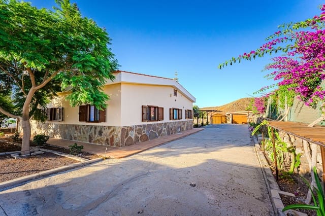 3 soverom Villa til salgs i San Miguel de Abona med svømmebasseng garasje - € 740 000 (Ref: 9800340)