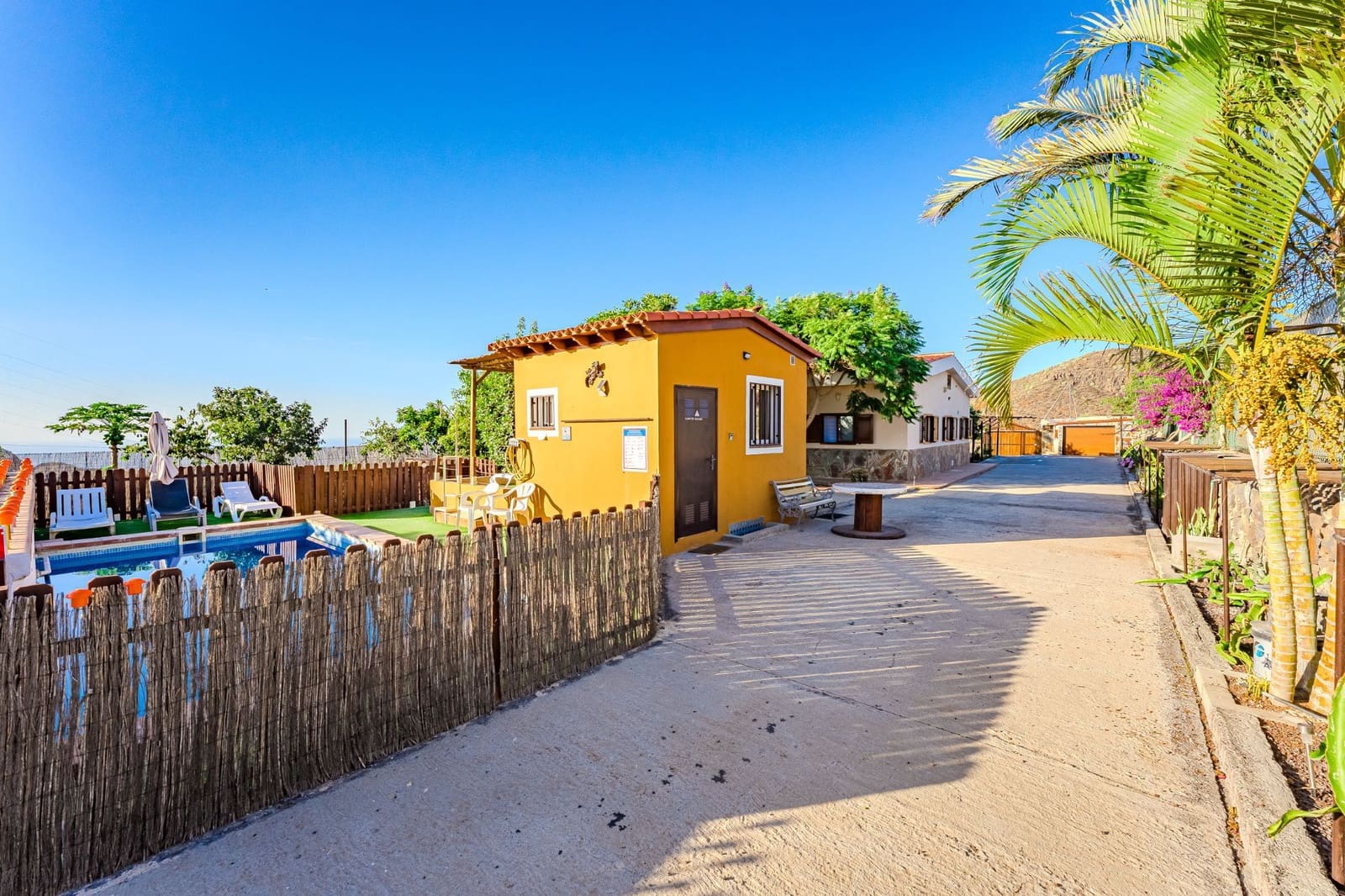 3 bedroom Villa for sale in San Miguel de Abona with pool garage - € 740,000 (Ref: 9800340)