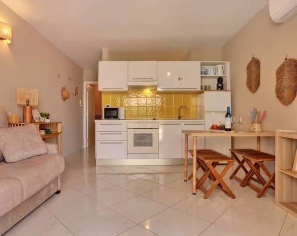 1 quarto Apartamento para venda em Los Cristianos, Arona com piscina - 210 000 € (Ref: 9803887)