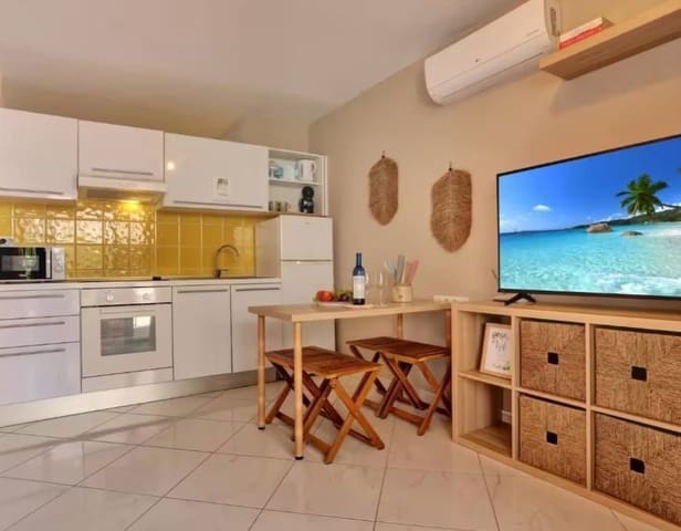 1 quarto Apartamento para venda em Los Cristianos, Arona com piscina - 210 000 € (Ref: 9803887)