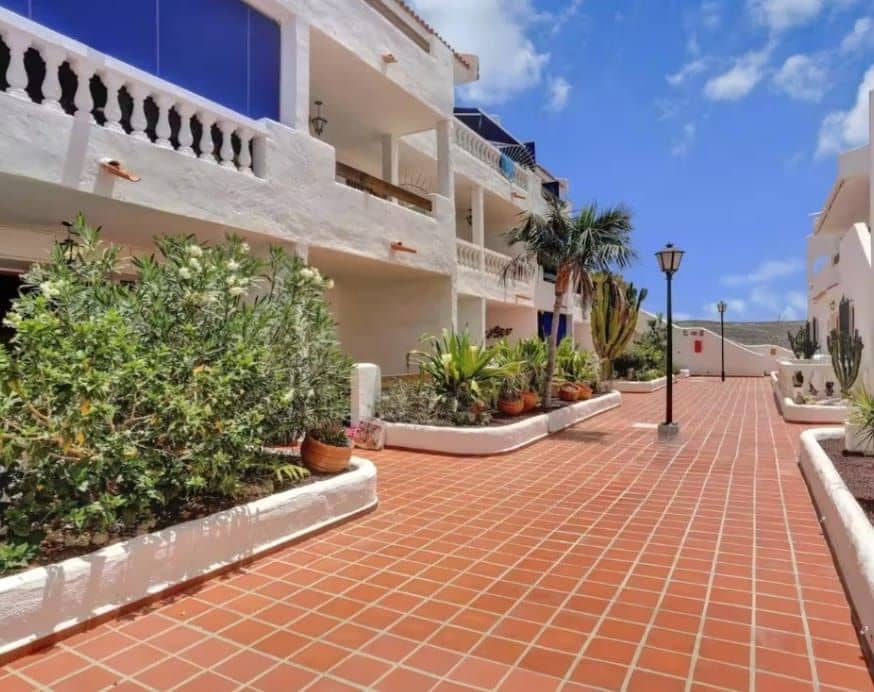 1 quarto Apartamento para venda em Los Cristianos com piscina - 210 000 € (Ref: 9803887)