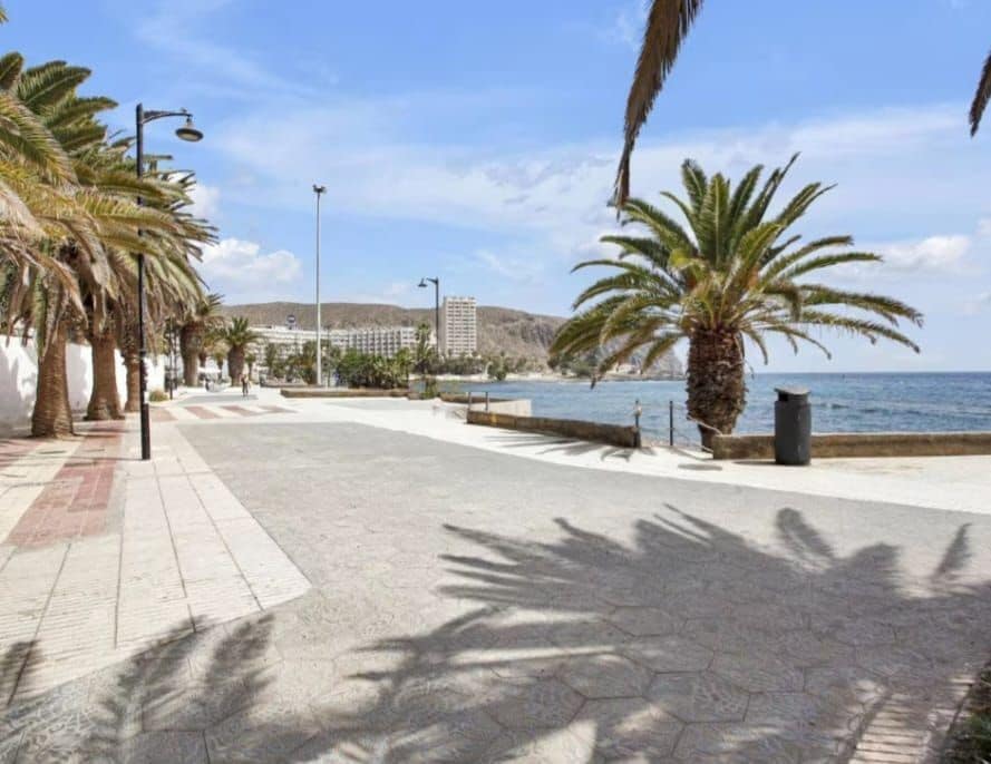 1 quarto Apartamento para venda em Los Cristianos com piscina - 210 000 € (Ref: 9803887)