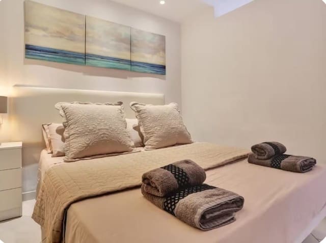 1 quarto Apartamento para venda em Los Cristianos, Arona com piscina - 210 000 € (Ref: 9803887)