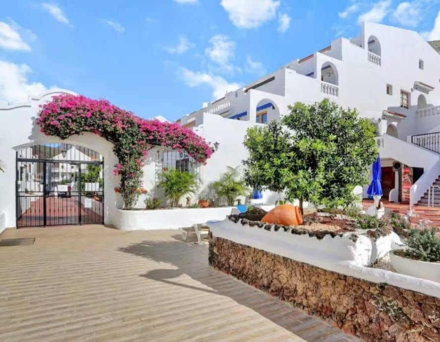 1 quarto Apartamento para venda em Los Cristianos com piscina - 210 000 € (Ref: 9803887)