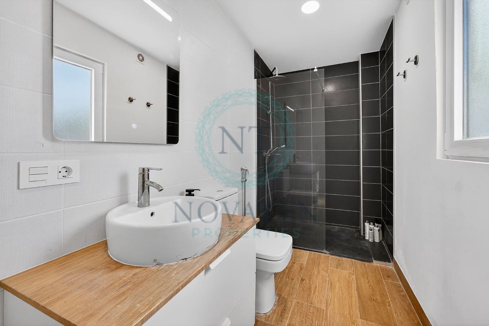 5 soverom Villa til salgs i Guia de Isora med garasje - € 977 000 (Ref: 9872910)
