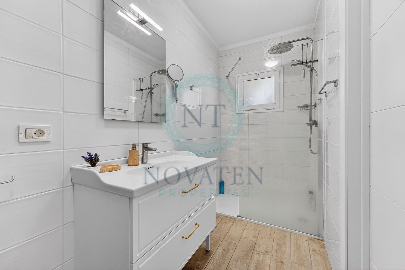 5 soverom Villa til salgs i Guia de Isora med garasje - € 977 000 (Ref: 9872910)