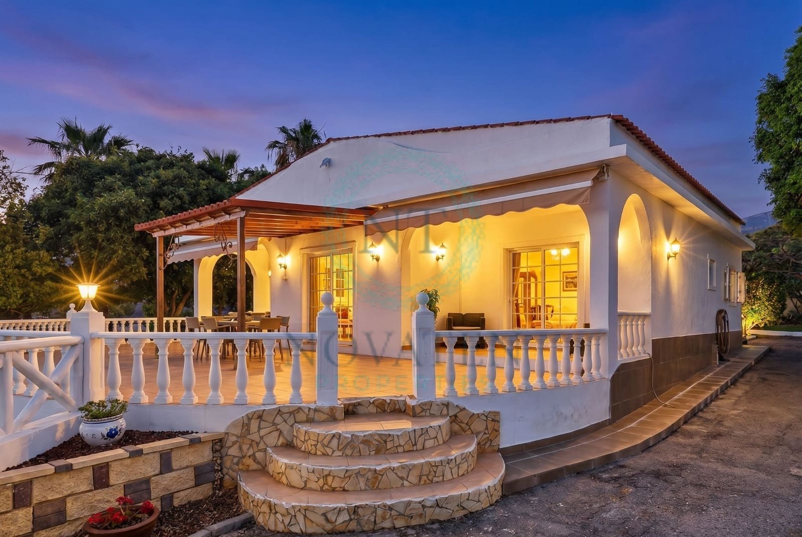 5 soverom Villa til salgs i Guia de Isora med garasje - € 977 000 (Ref: 9872910)