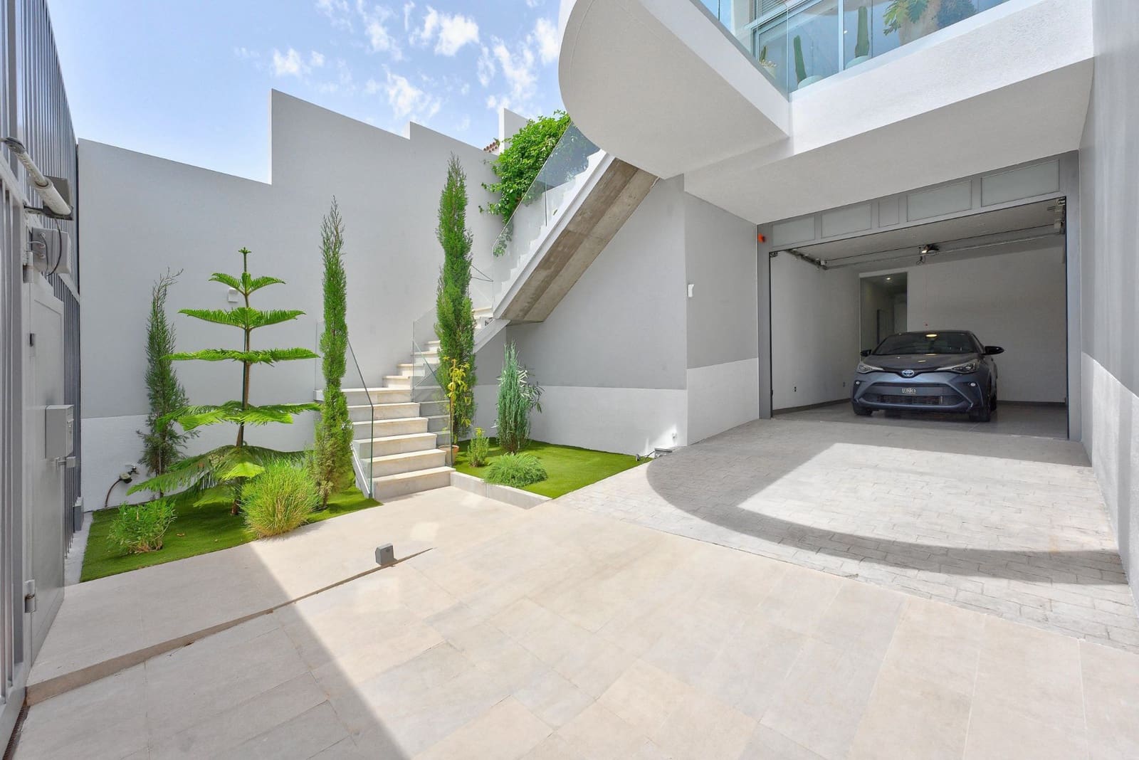 5 bedroom Villa for sale in Costa Adeje - € 1,999,000 (Ref: 9946925)