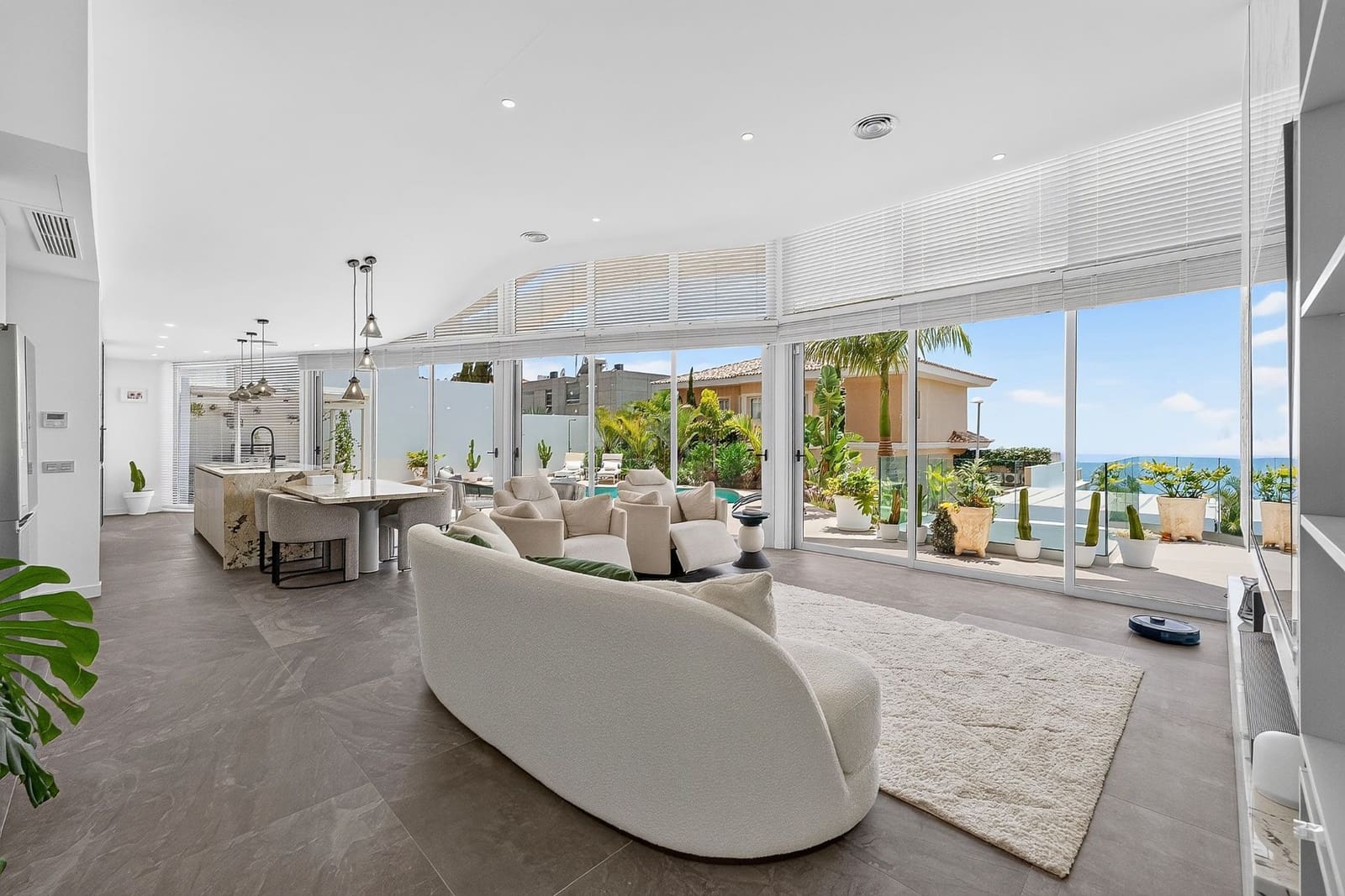 5 bedroom Villa for sale in Costa Adeje - € 1,999,000 (Ref: 9946925)