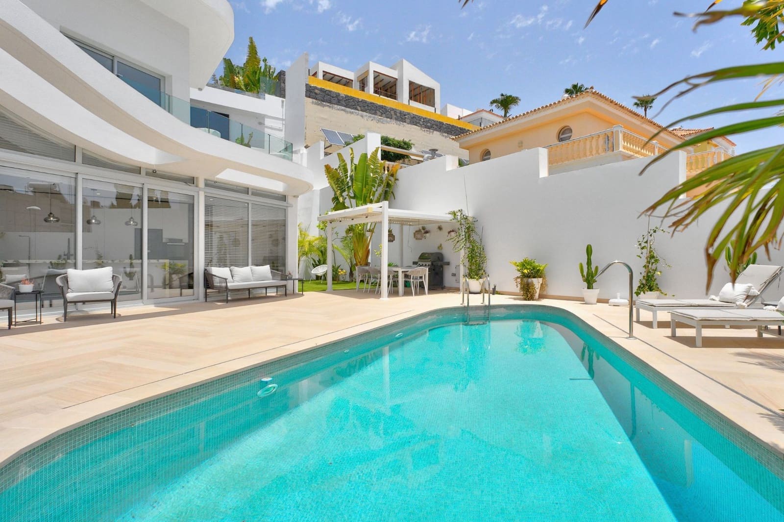 5 bedroom Villa for sale in Costa Adeje - € 1,999,000 (Ref: 9946925)