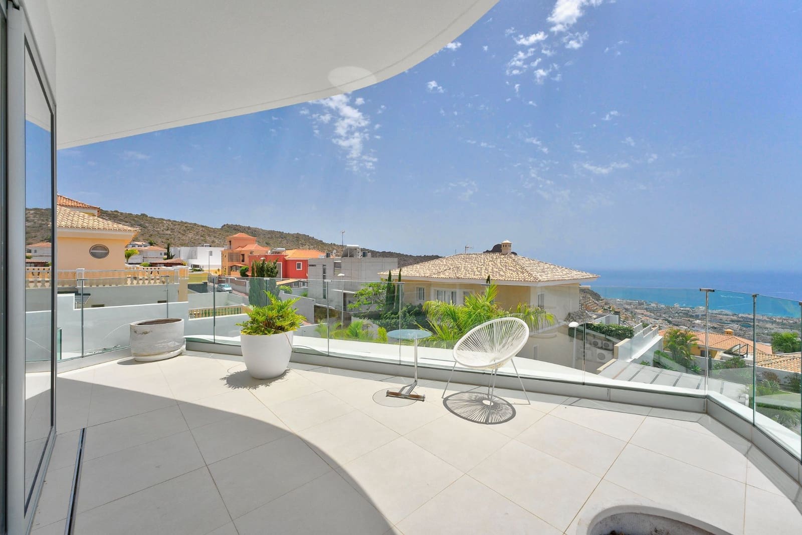 5 bedroom Villa for sale in Costa Adeje - € 1,999,000 (Ref: 9946925)