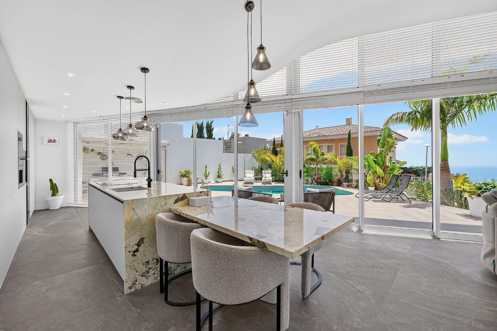 5 bedroom Villa for sale in Costa Adeje - € 1,999,000 (Ref: 9946925)