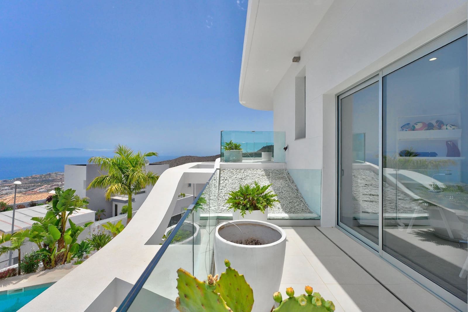 5 bedroom Villa for sale in Costa Adeje - € 1,999,000 (Ref: 9946925)