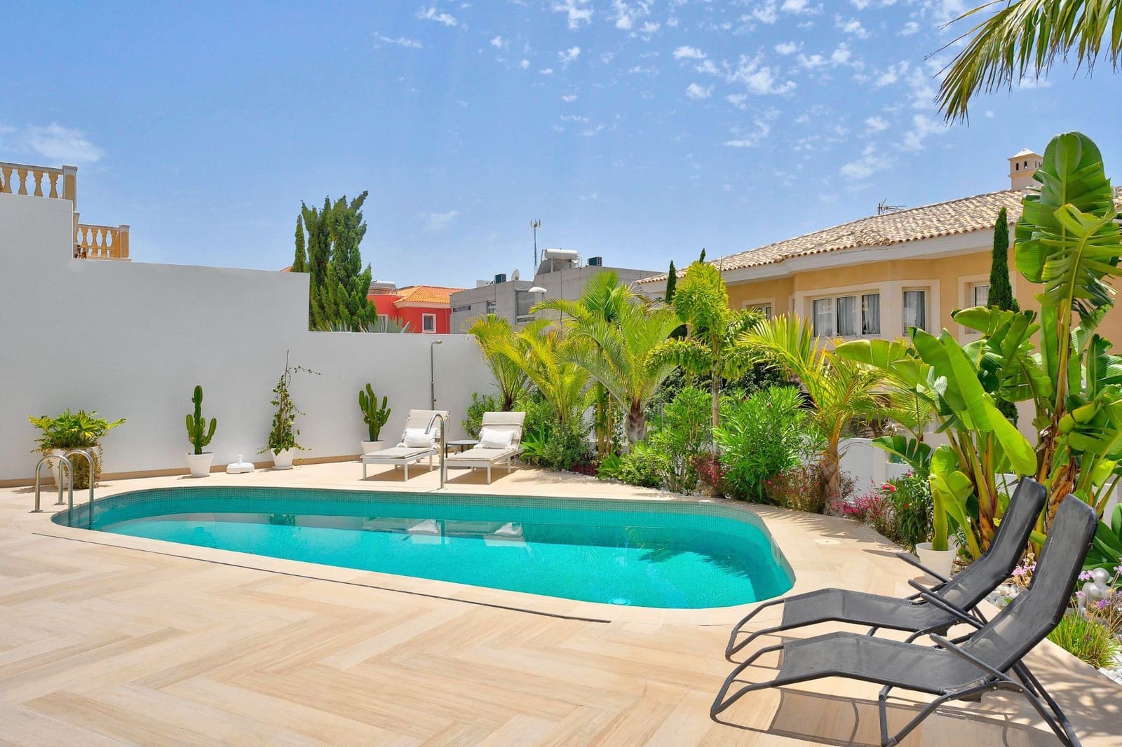 5 bedroom Villa for sale in Costa Adeje - € 1,999,000 (Ref: 9946925)