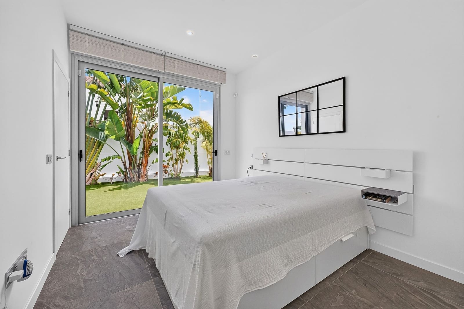 5 bedroom Villa for sale in Costa Adeje - € 1,999,000 (Ref: 9946925)