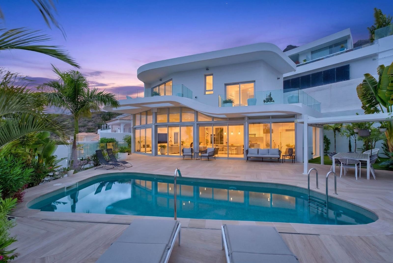 5 bedroom Villa for sale in Costa Adeje - € 1,999,000 (Ref: 9946925)