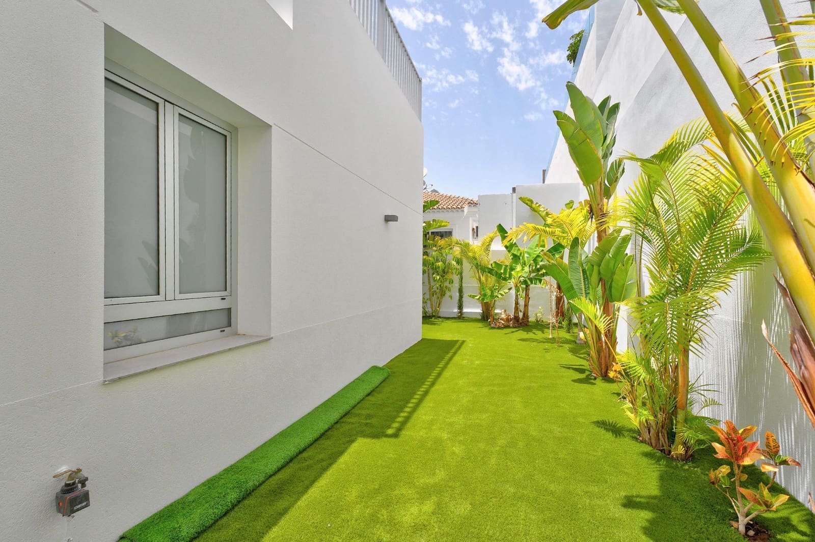 5 bedroom Villa for sale in Costa Adeje - € 1,999,000 (Ref: 9946925)