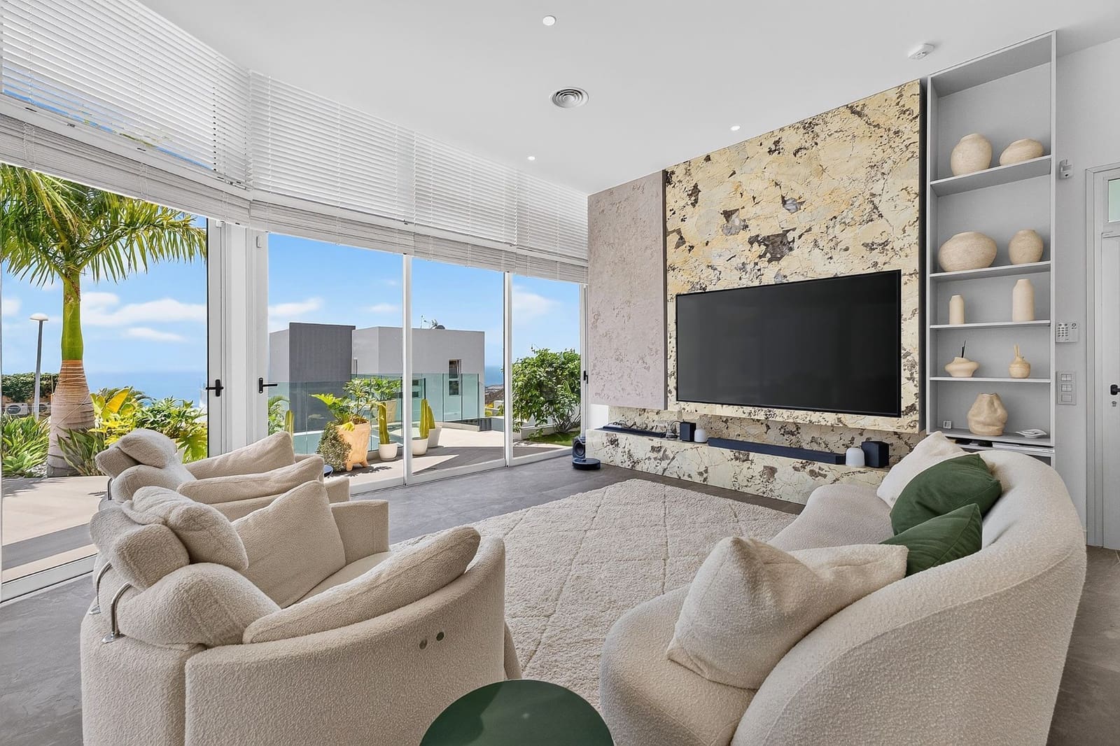 5 bedroom Villa for sale in Costa Adeje - € 1,999,000 (Ref: 9946925)