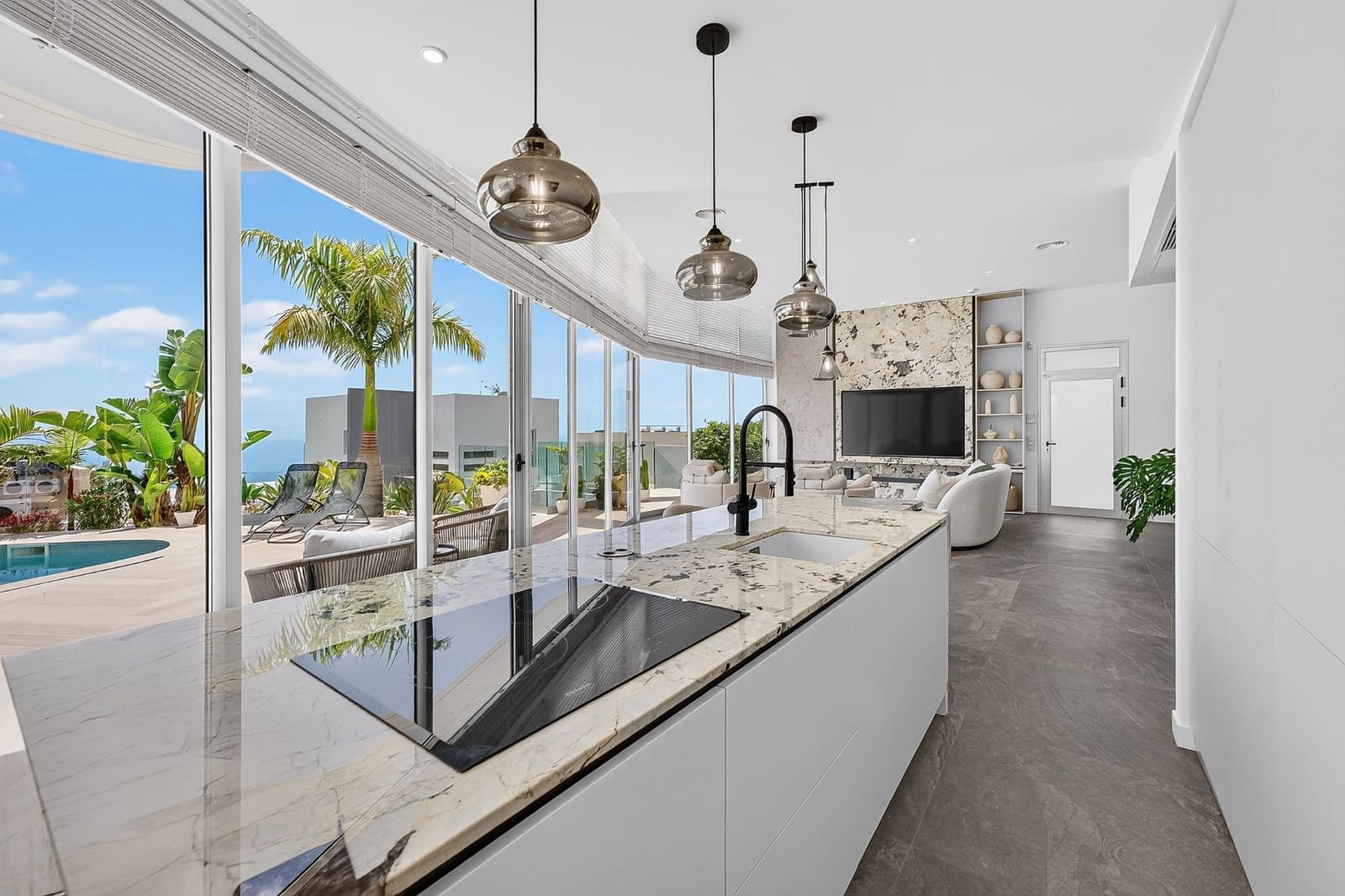5 bedroom Villa for sale in Costa Adeje - € 1,999,000 (Ref: 9946925)