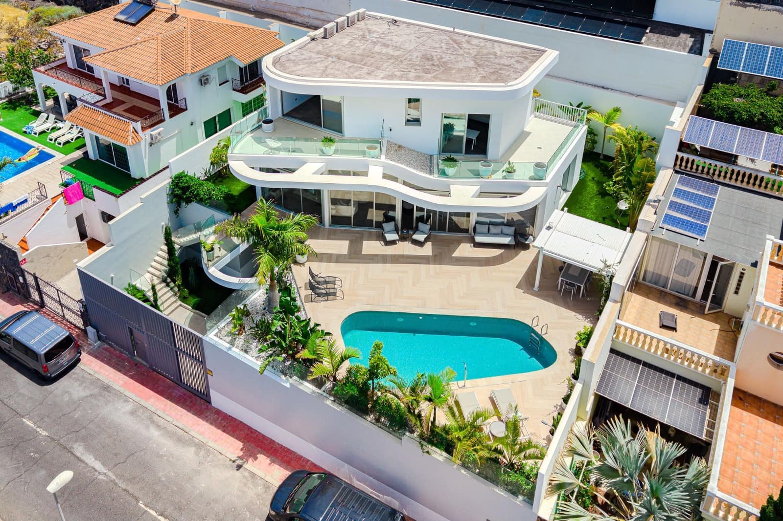 5 bedroom Villa for sale in Costa Adeje - € 1,999,000 (Ref: 9946925)