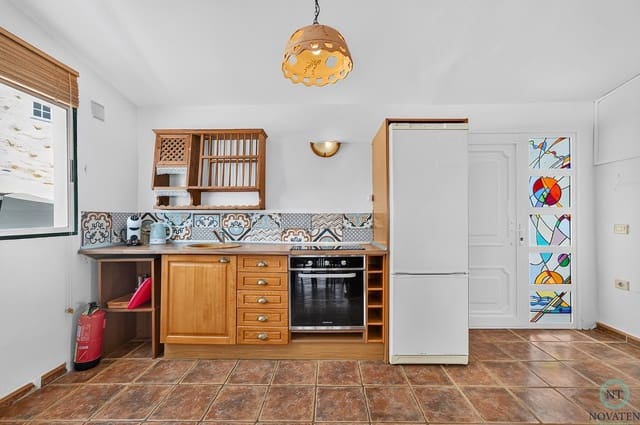 5 soverom Villa til salgs i Arona - € 650 000 (Ref: 9999512)