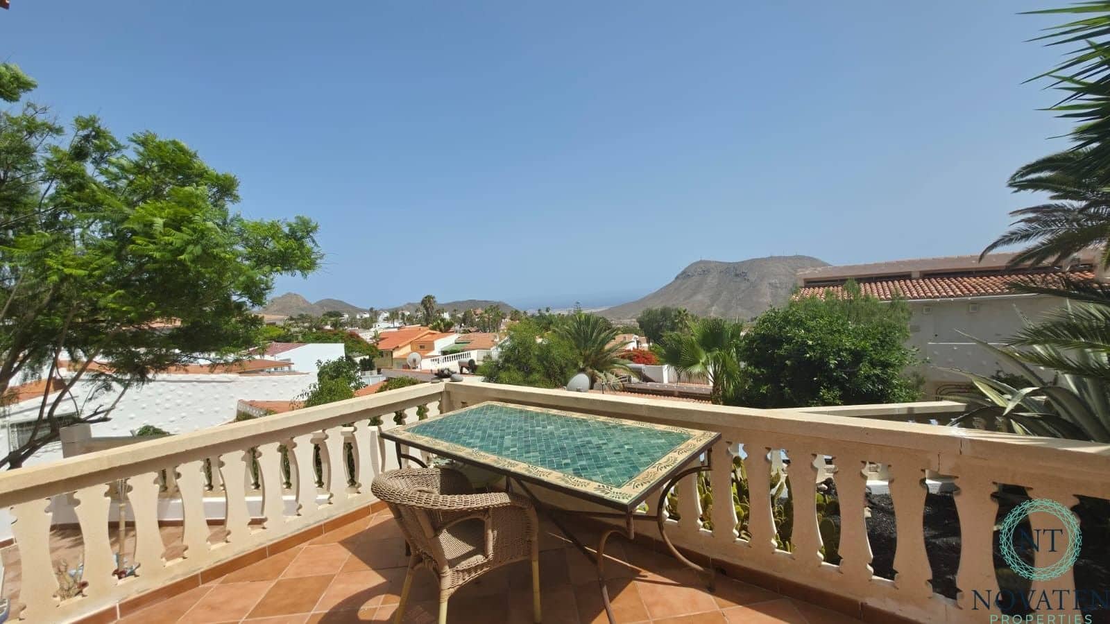 5 soverom Villa til salgs i Arona - € 650 000 (Ref: 9999512)