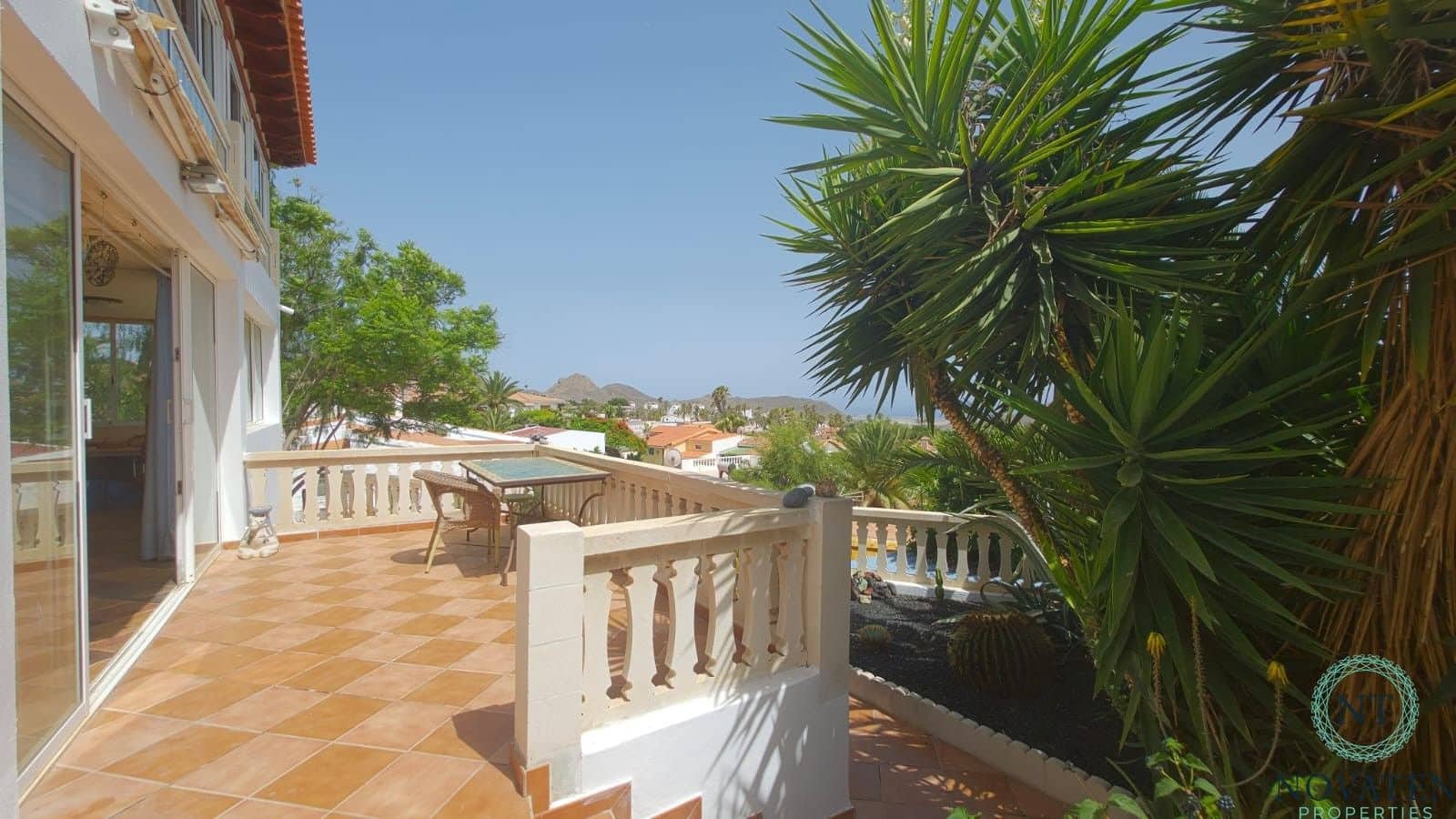 5 soverom Villa til salgs i Arona - € 650 000 (Ref: 9999512)