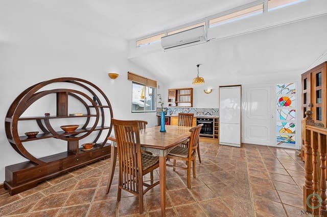 5 soverom Villa til salgs i Arona - € 650 000 (Ref: 9999512)