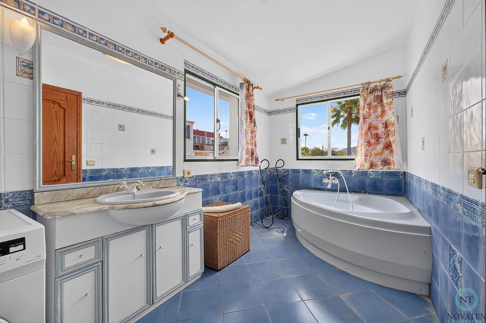 5 soverom Villa til salgs i Arona - € 650 000 (Ref: 9999512)