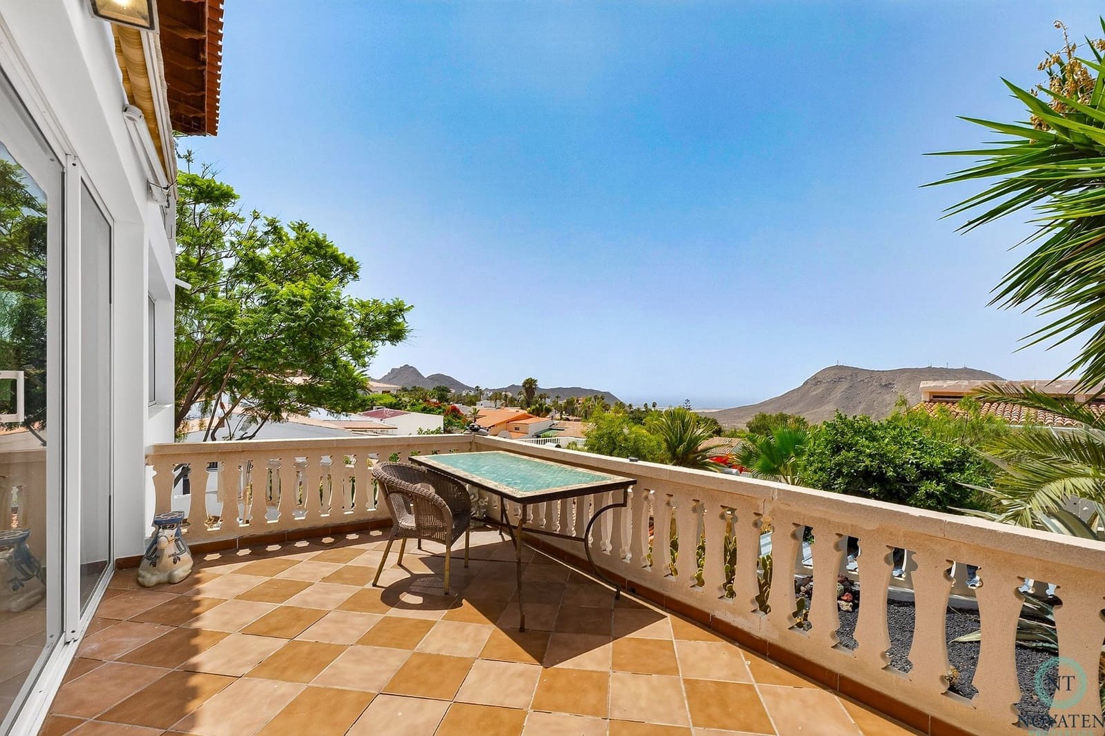 5 soverom Villa til salgs i Arona - € 650 000 (Ref: 9999512)