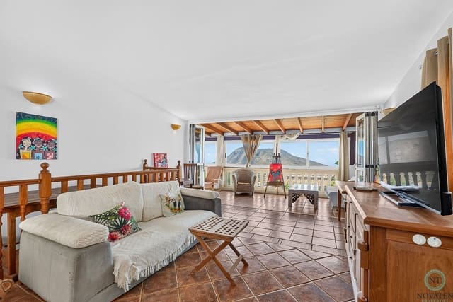 5 soverom Villa til salgs i Arona - € 650 000 (Ref: 9999512)