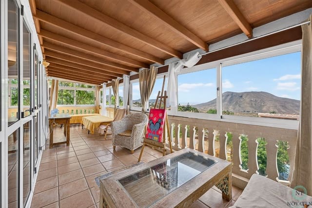 5 soverom Villa til salgs i Arona - € 650 000 (Ref: 9999512)