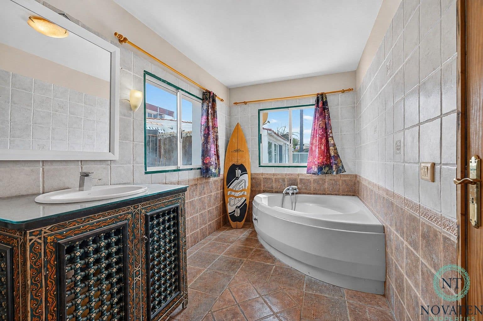 5 slaapkamer Villa te koop in Arona - € 650.000 (Ref: 9999512)