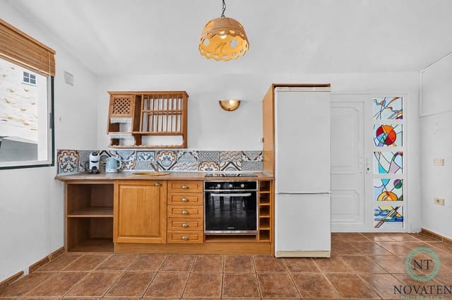 5 camera da letto Villa in vendita in Arona - 650.000 € (Rif: 9999512)