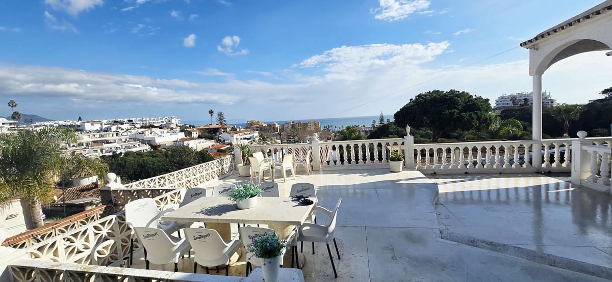7 bedroom Villa for sale in Mijas Costa with pool garage - € 1,100,000 (Ref: 9617976)