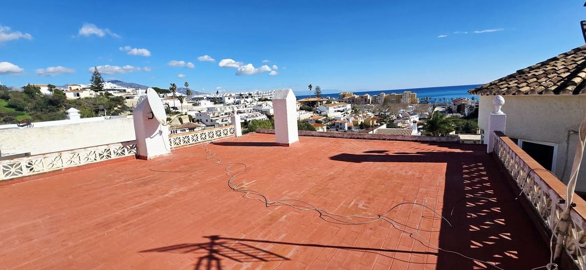 7 bedroom Villa for sale in Mijas Costa with pool garage - € 1,100,000 (Ref: 9617976)