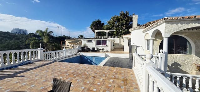 7 soverom Villa til salgs i Mijas Costa, Mijas med svømmebasseng garasje - € 1 100 000 (Ref: 9617976)