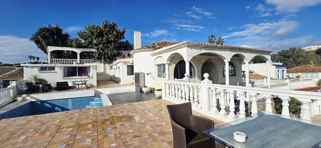 7 soverom Villa til salgs i Mijas Costa, Mijas med svømmebasseng garasje - € 1 100 000 (Ref: 9617976)