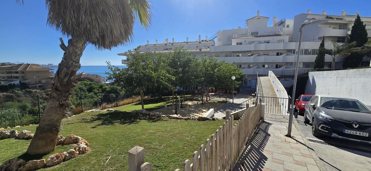 Apartamento de 2 habitaciones en Fuengirola en venta con piscina garaje - 390.000 € (Ref: 9617977)