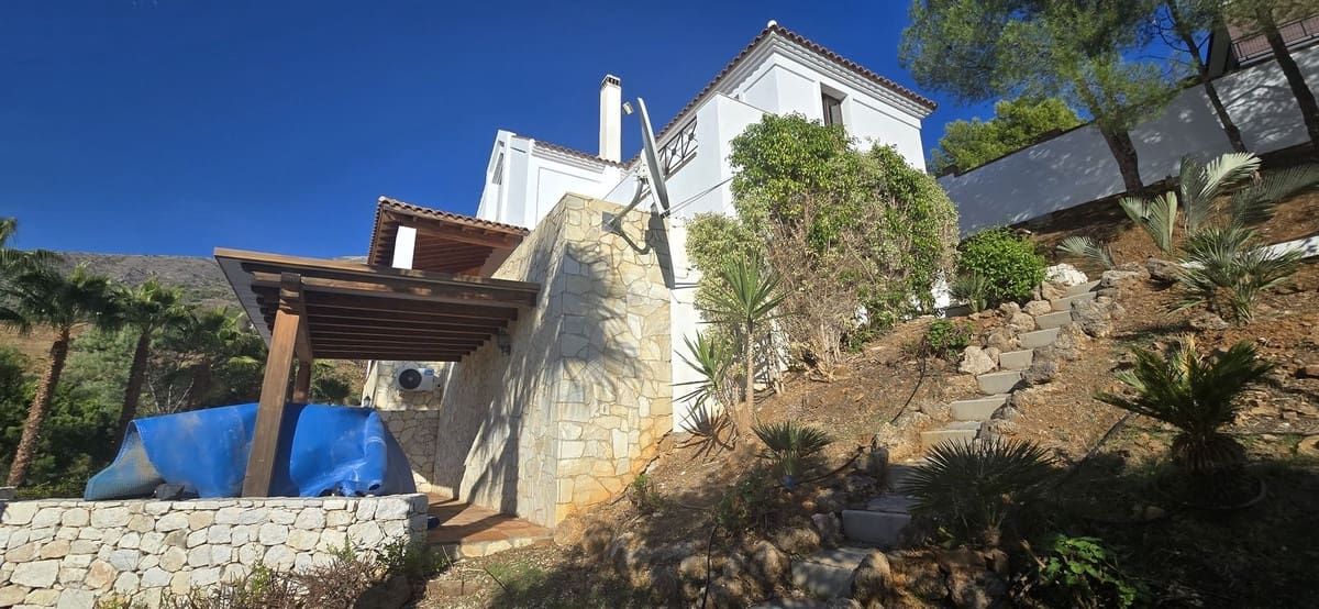 4 soveværelse Villa til salg i Mijas med swimmingpool garage - € 1.450.000 (Ref: 9617980)