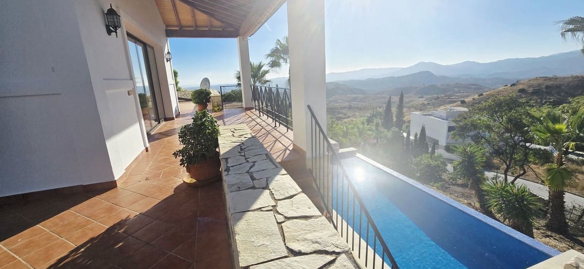 4 soveværelse Villa til salg i Mijas med swimmingpool garage - € 1.450.000 (Ref: 9617980)