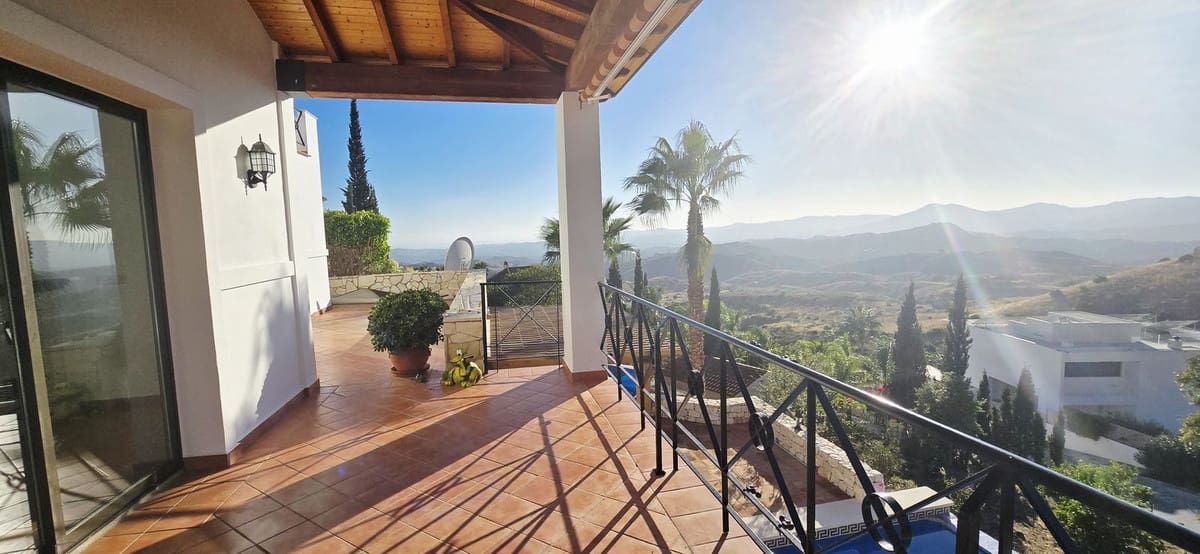 4 soveværelse Villa til salg i Mijas med swimmingpool garage - € 1.450.000 (Ref: 9617980)