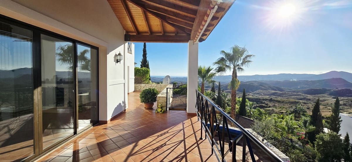 4 soveværelse Villa til salg i Mijas med swimmingpool garage - € 1.450.000 (Ref: 9617980)