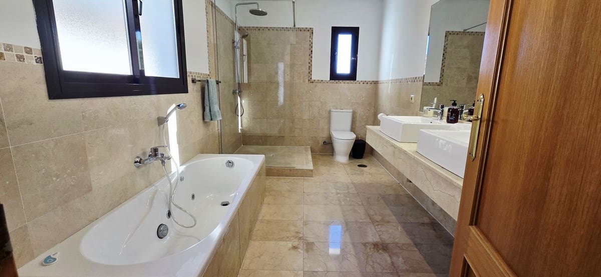 4 soveværelse Villa til salg i Mijas med swimmingpool garage - € 1.450.000 (Ref: 9617980)